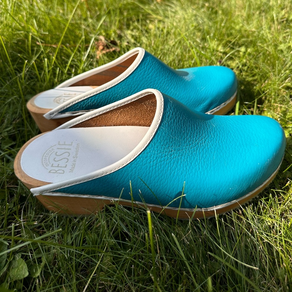 Women’s Vintage Wooden Clogs